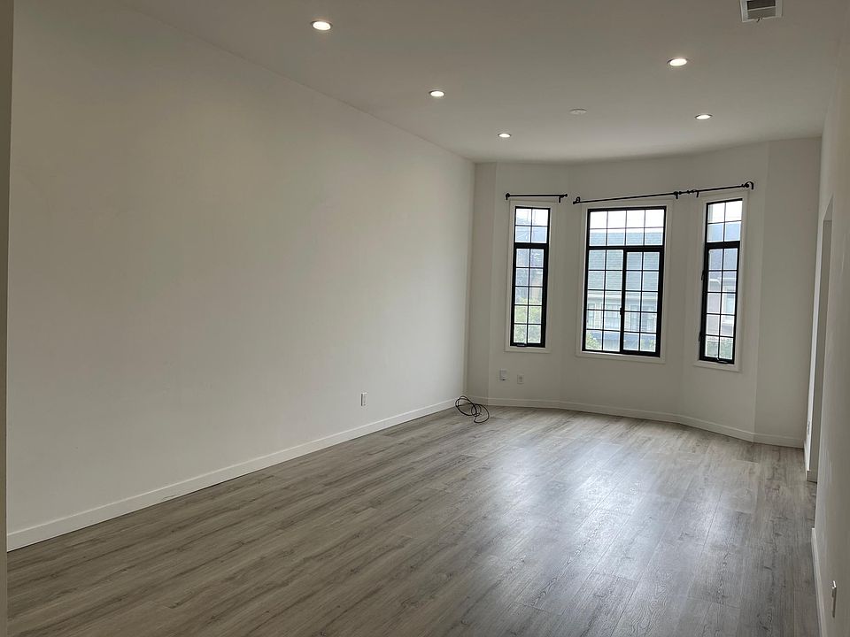 1st image of 448 3rd Ave #448