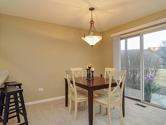 5th image of 391 Sandhurst Cir APT 6