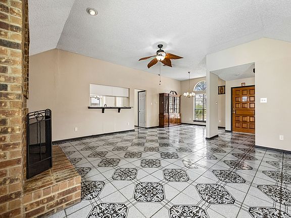 4th image of 2409 Doral
