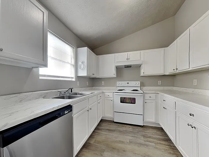 4145 Riverbank Ct — Photo 6