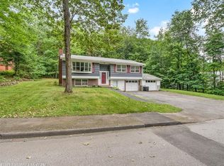 52 Ridgewood Dr, Augusta, ME 04330