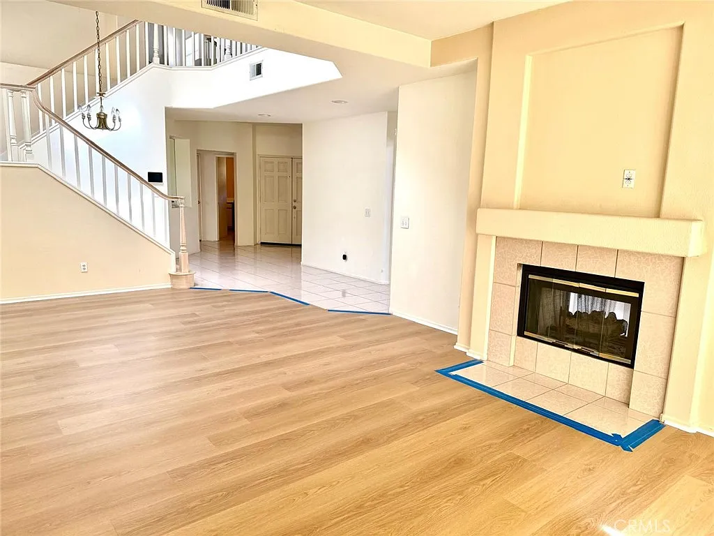 4 bed, 2.5 bath, 2649 sqft, $3,950 — Photo 4
