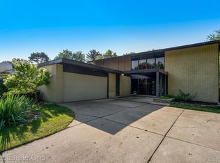 17657 San Rosa Blvd, Lathrup Village, MI 48076