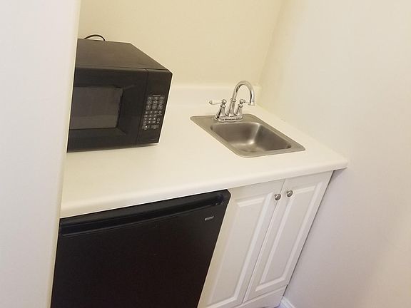 2nd image of 6431 Primrose Ave #5