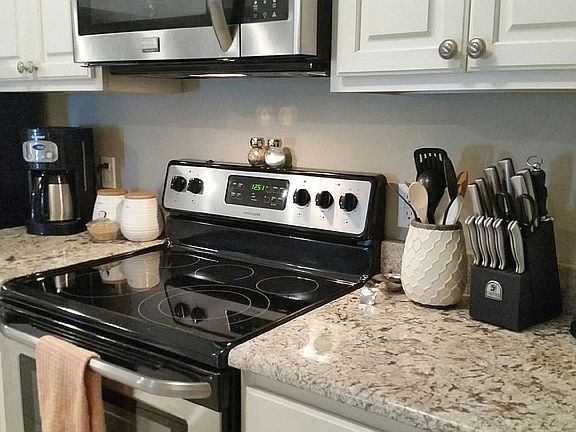 3rd image of 415 Christopher Dr