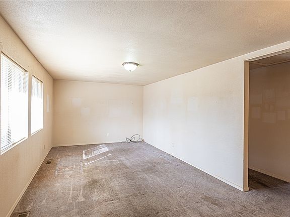 5th image of 2400 W Valley Dr