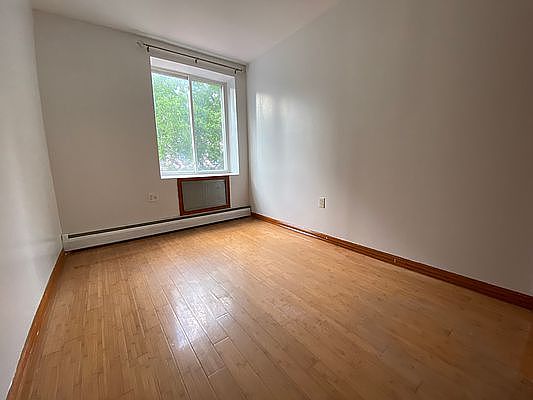 5th image of 409 Harman St #3