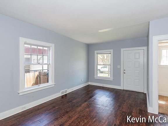5th image of 155 Burr Oak St NE