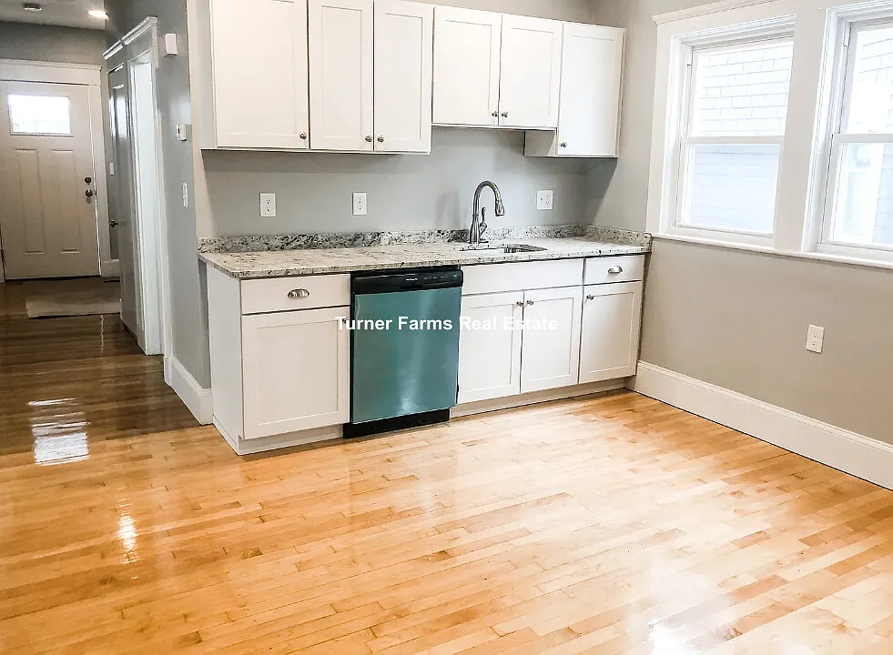 4 bed, 9999 sqft, $5,850 — Photo 4