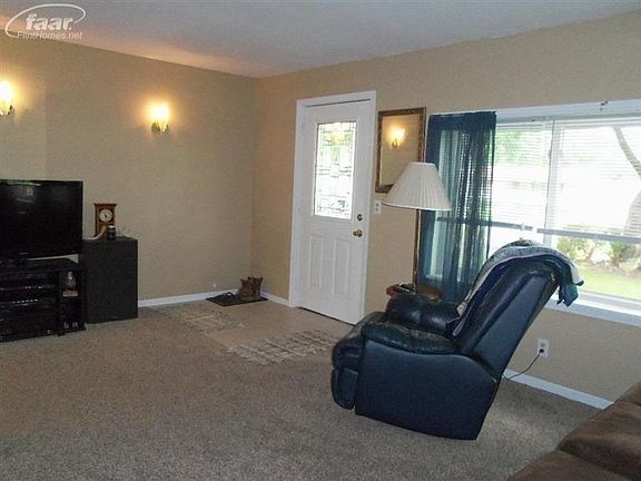 3rd image of 2237 Glade St