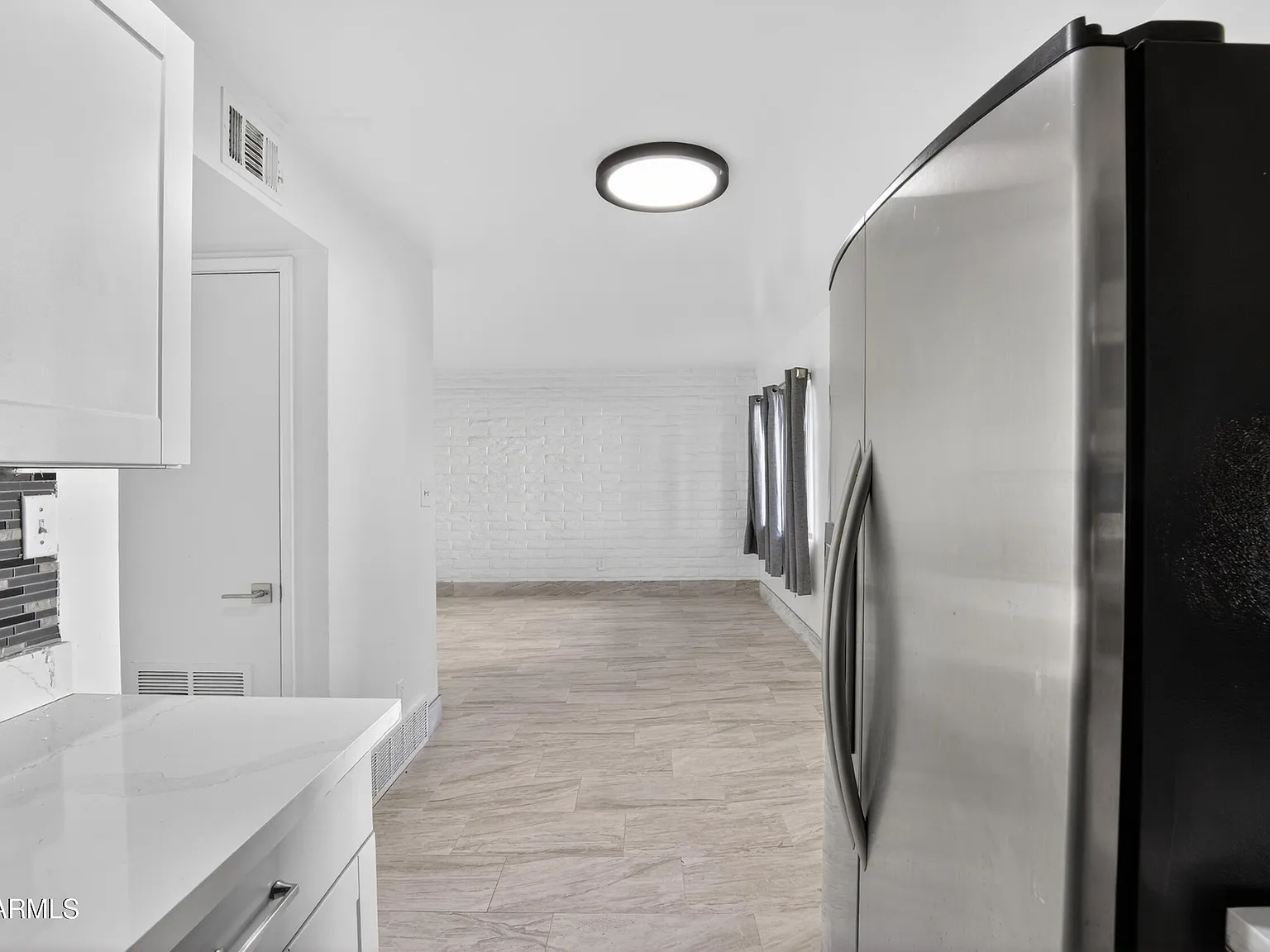 1 bed, 1.0 bath, 2820 sqft, $1,000 — Photo 3