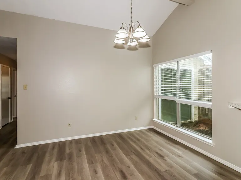 1525 Miller Ave — Photo 5