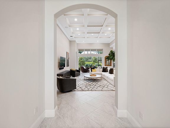4th image of 1612 Weybridge Cir