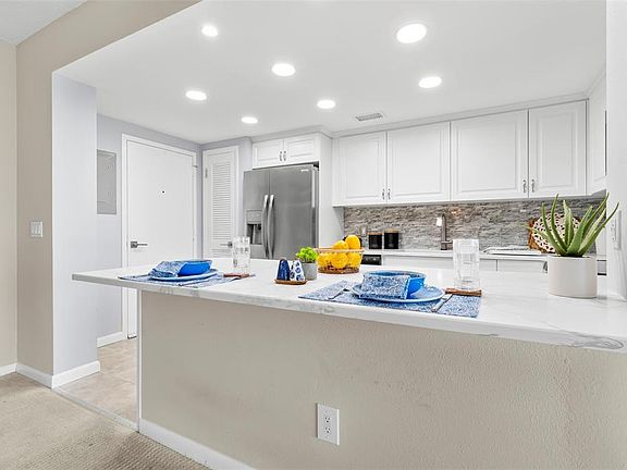 5th image of 7100 SUNSHINE SKYWAY LANE S #704