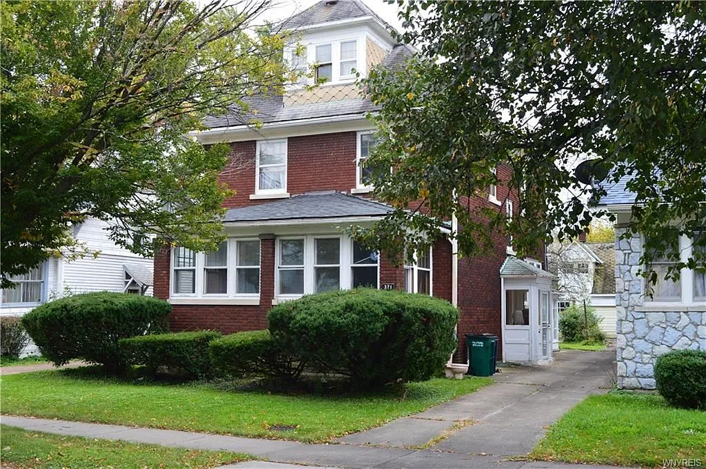 371 Minnesota Ave photo 1