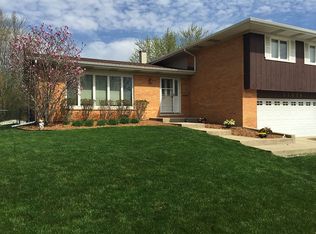 15258 Pine Dr, Oak Forest, IL 60452