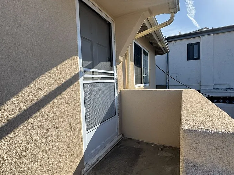 5058-68 Santa Monica Ave — Photo 35