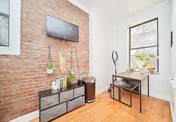 5th image of 325 E 83rd St #1CD