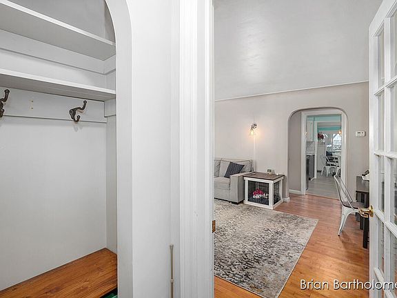 3rd image of 4360 Fairview St SW