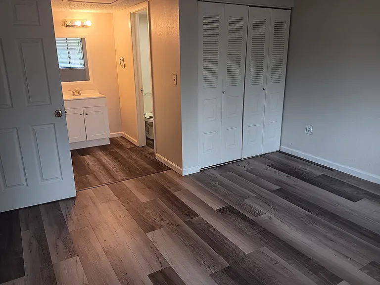 2541 S Myrtle Ave #D — Photo 28