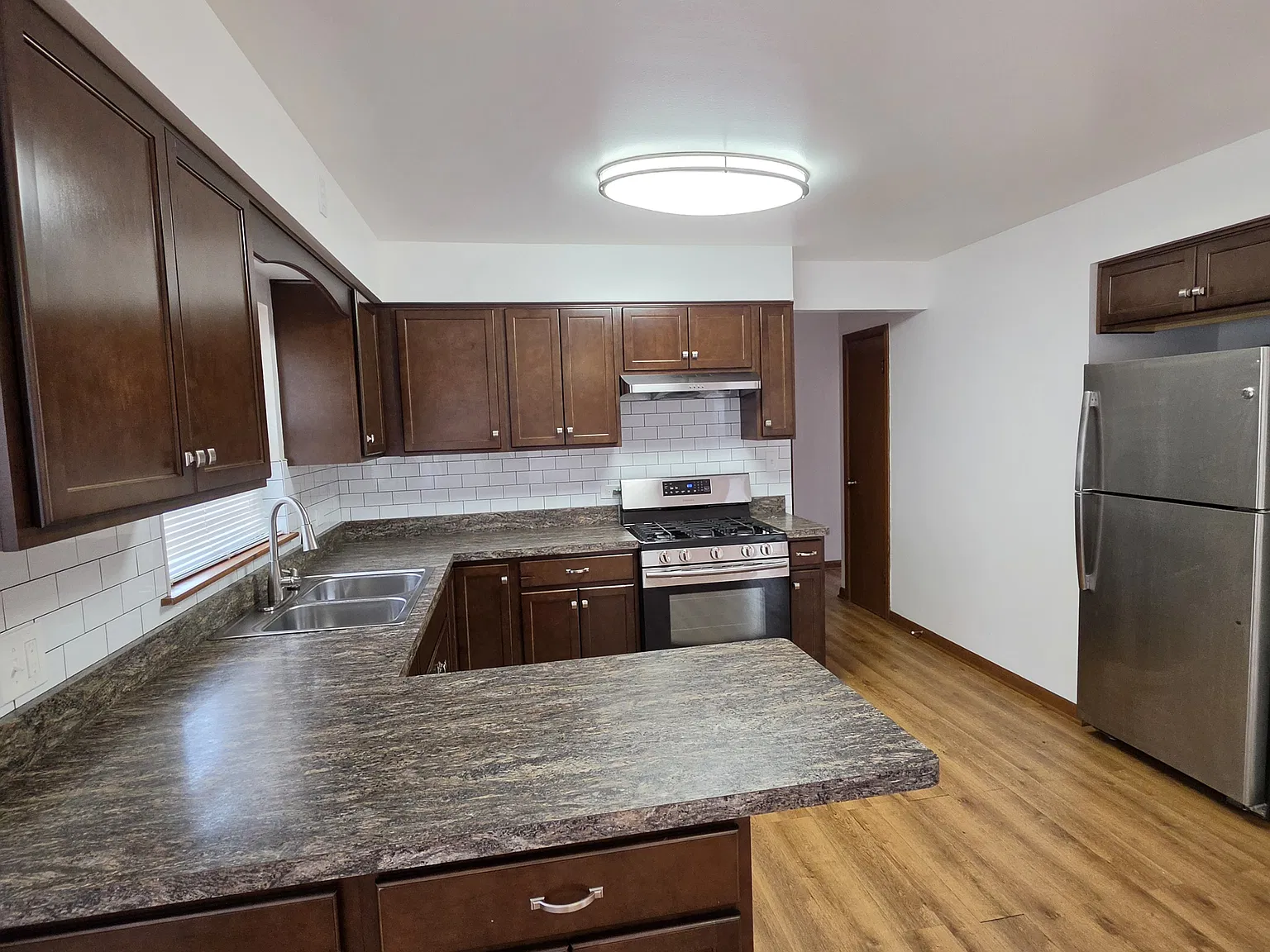 2844 Auxplaines Ave — Photo 4