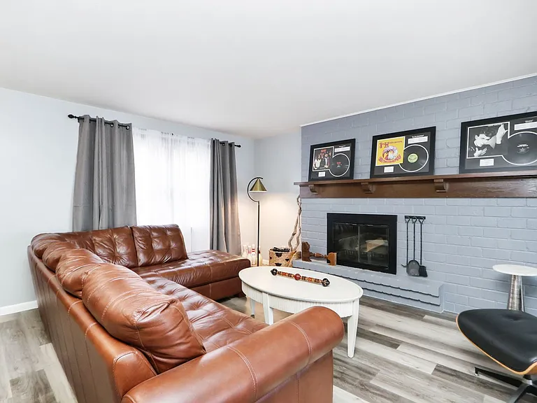 411 Timberwick Pl — Photo 5