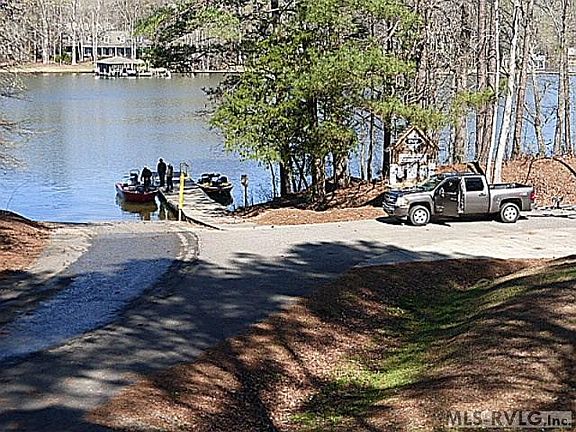 2nd image of 120 Minnow Ln