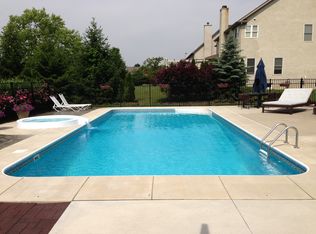 3294 Sunglow Dr, Lewis Center, OH 43035