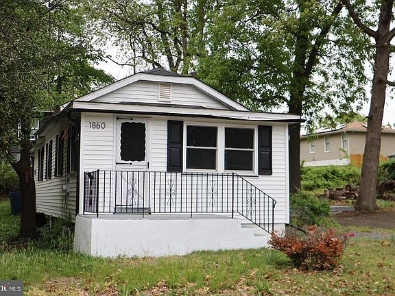 2nd image of 1860 Rosemore Ave