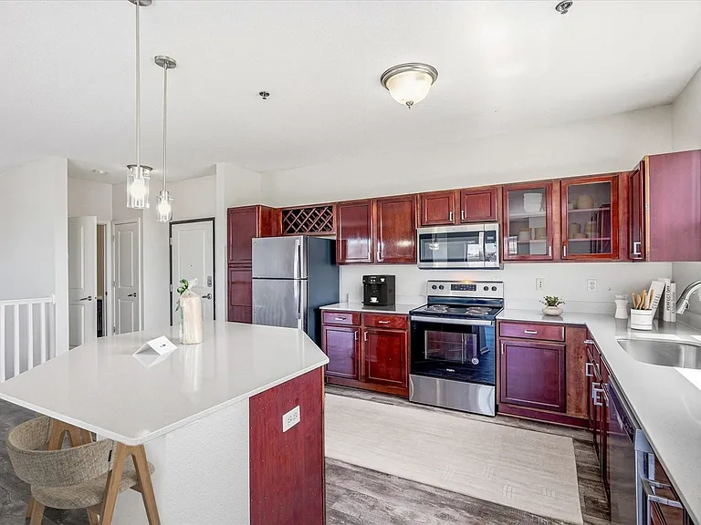 808 Berry Place — Photo 2