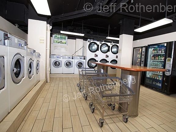 5th image of 175 Willoughby St APT 15M