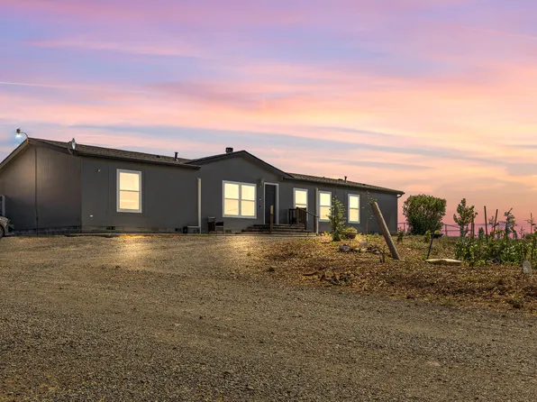 1031 Solar Ln, Yakima, WA 98901