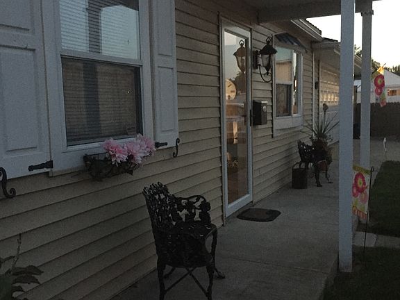3rd image of 30 Lyndale Ct