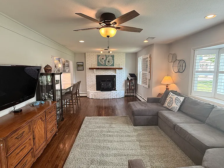 466 Manor Rd — Photo 7