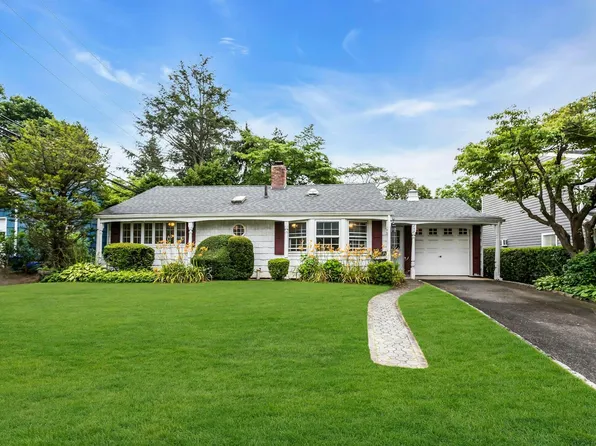209 Lawrence Lane, Glen Cove, NY 11542
