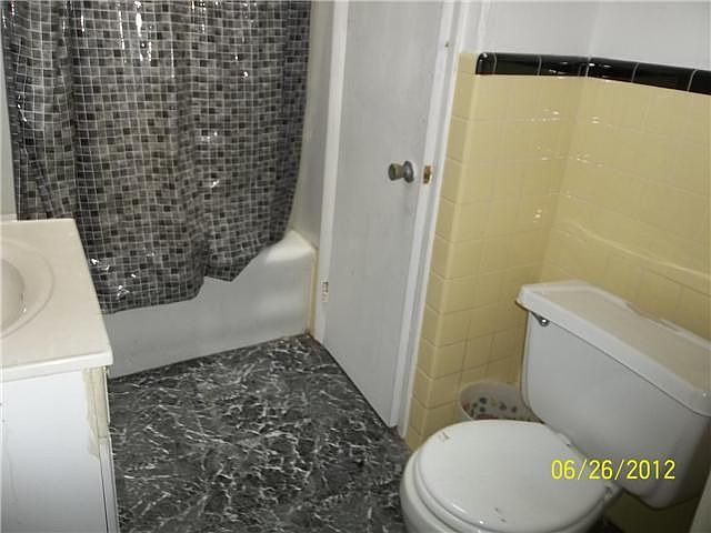 2nd image of 2433 Milan St