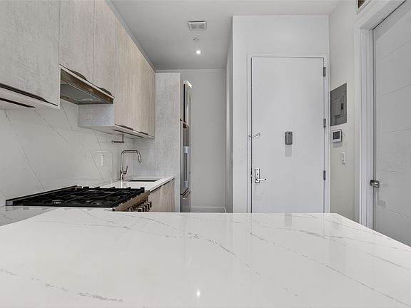 2nd image of 1129 Halsey St #4R