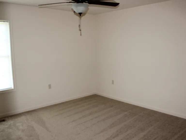 1033 Wellington Dr — Photo 9