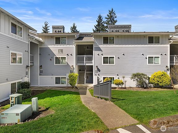 3rd image of 14206 NE 181st Place #L202