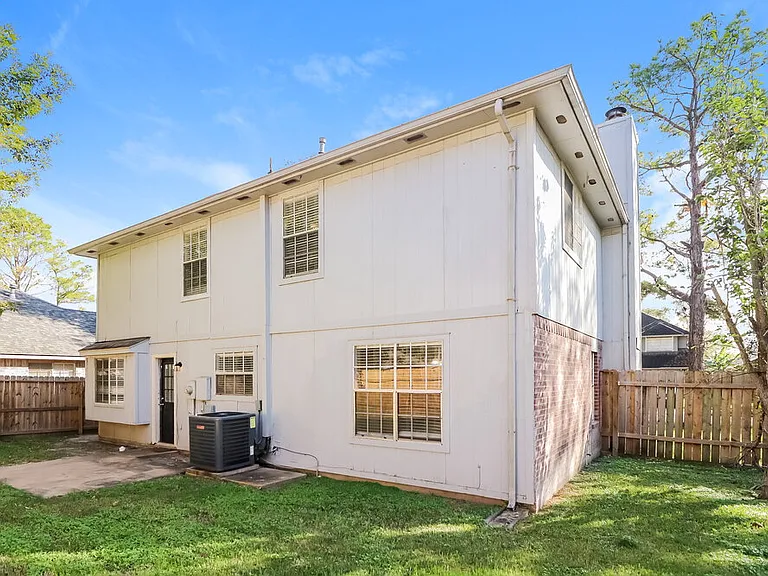 8206 Holmwood Dr — Photo 17