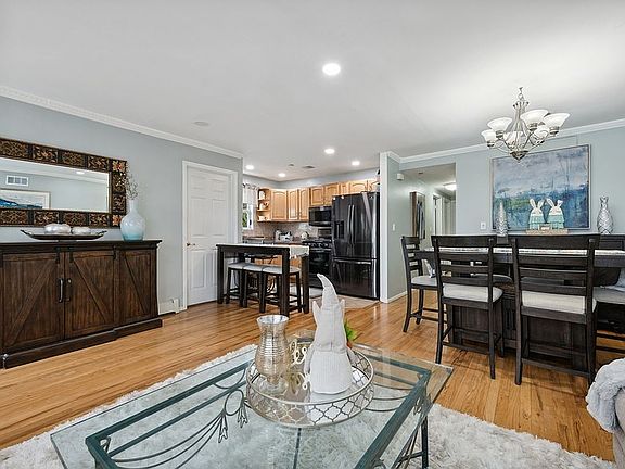 4th image of 10224 1st St