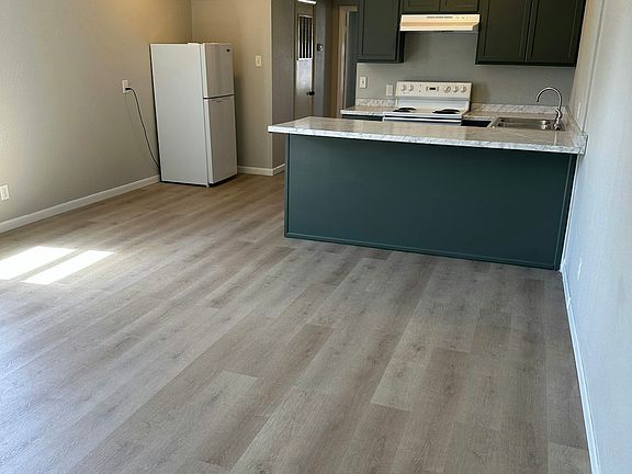 Open concept living/kitchen