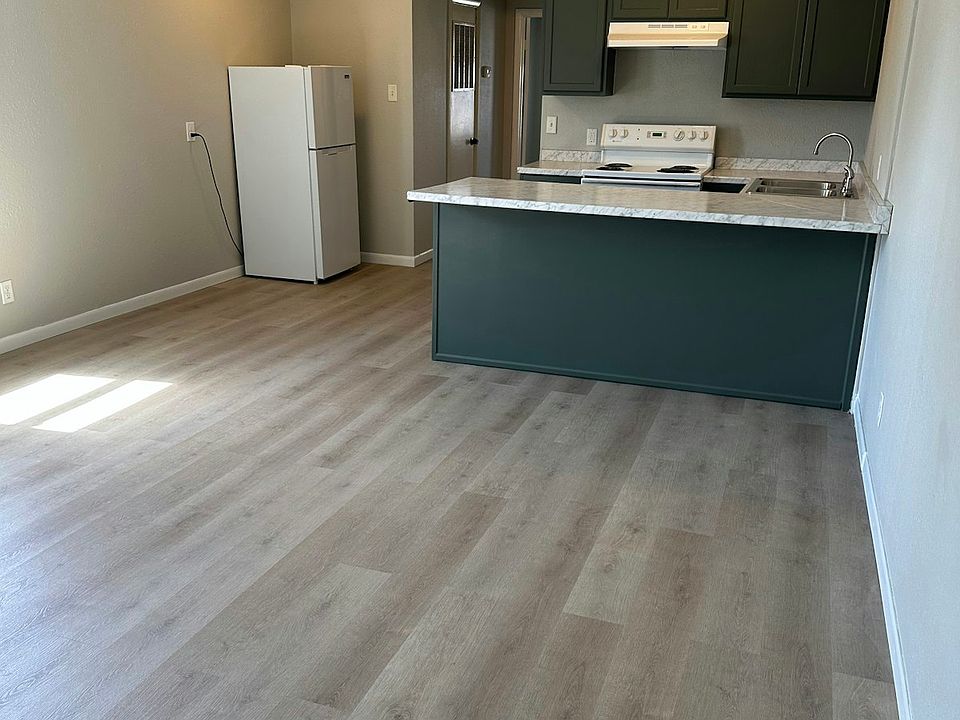 Open concept living/kitchen