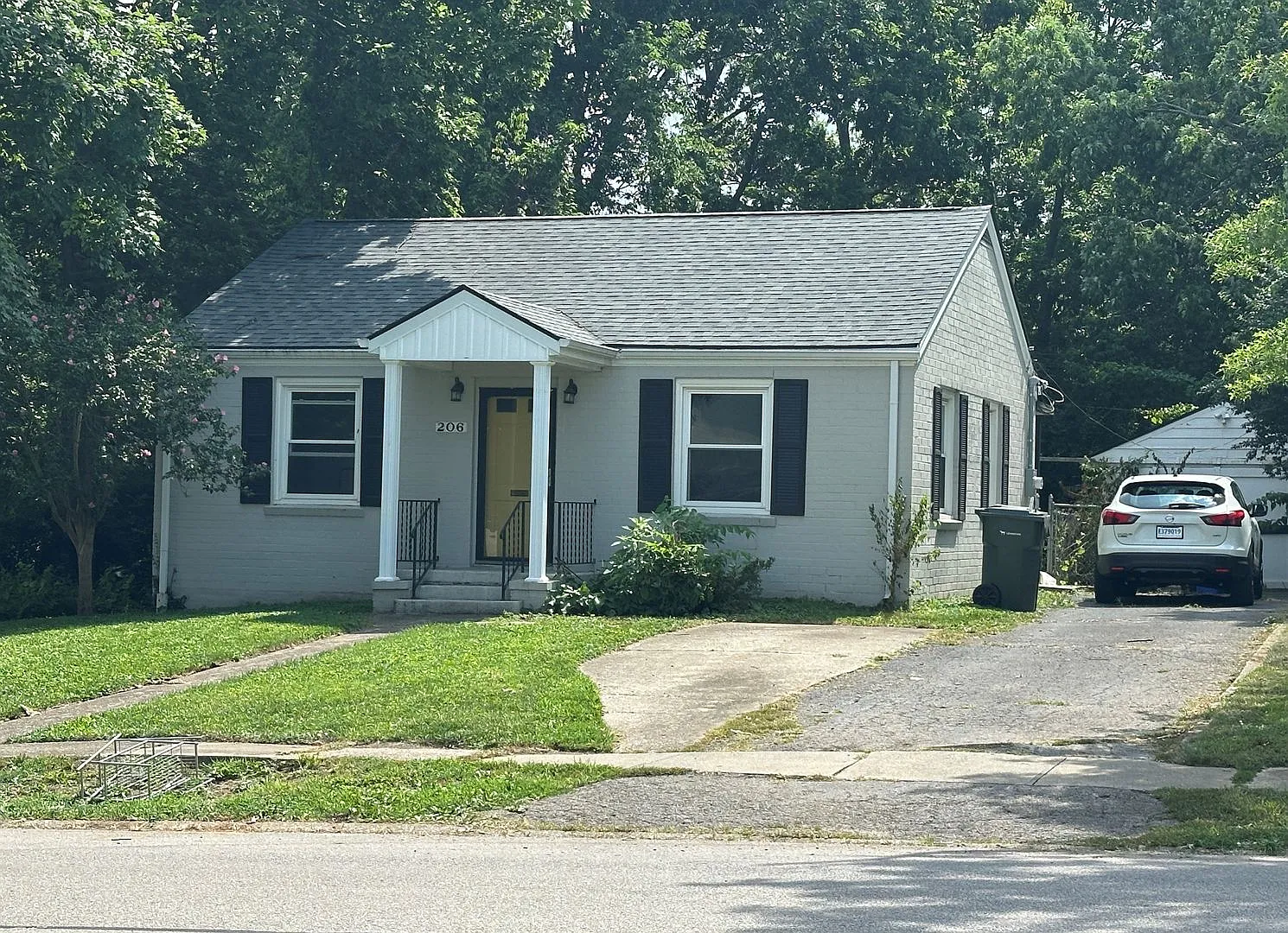 Coming Soon! Recently Renovated House Near North Limestone! All Electric, Garage, Dogs Ok! — Photo 1