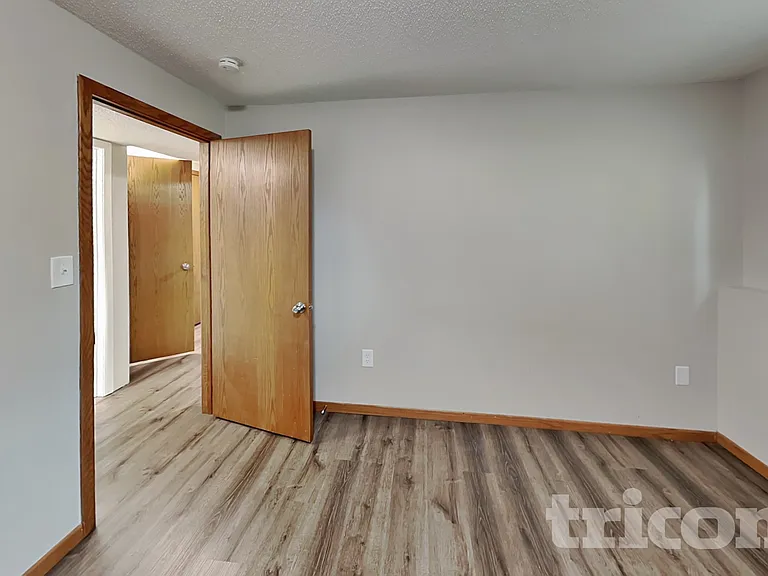 433 1st St NW — Photo 9
