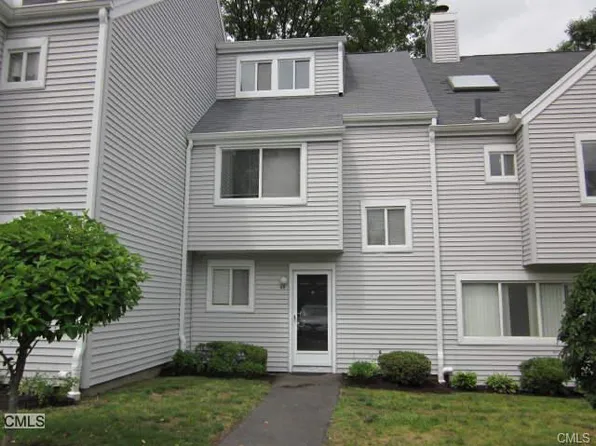 64 Country Pl, Shelton, CT 06484