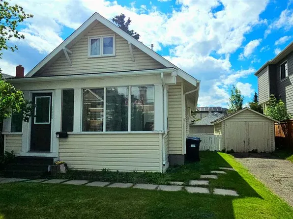 2115 E 10th St NW, Calgary, AB T2M 3M5
