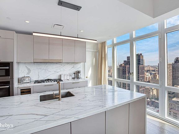 3rd image of 305 E 51st St APT 28A