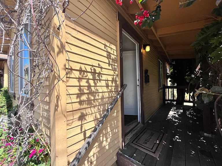 190 Brook St — Photo 2