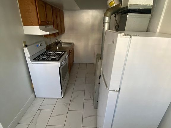 5th image of 754 Girard St NW #1